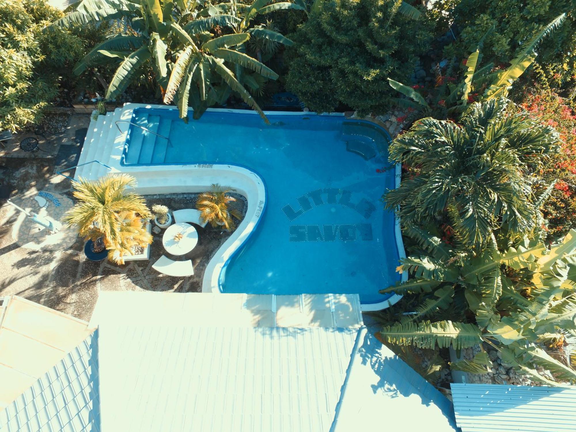 Little Savoy Guest House New Runaway Bay Kültér fotó