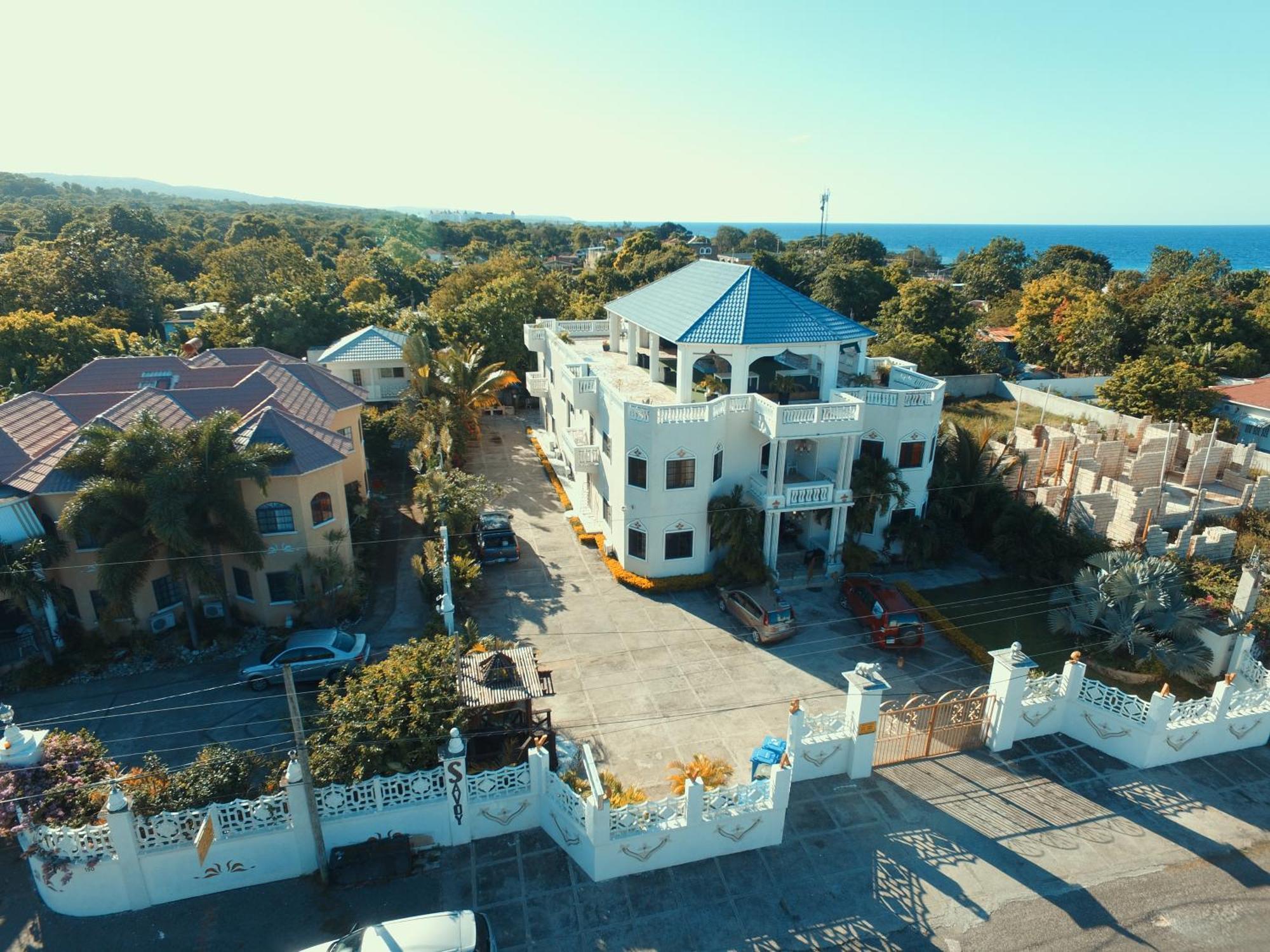 Little Savoy Guest House New Runaway Bay Kültér fotó