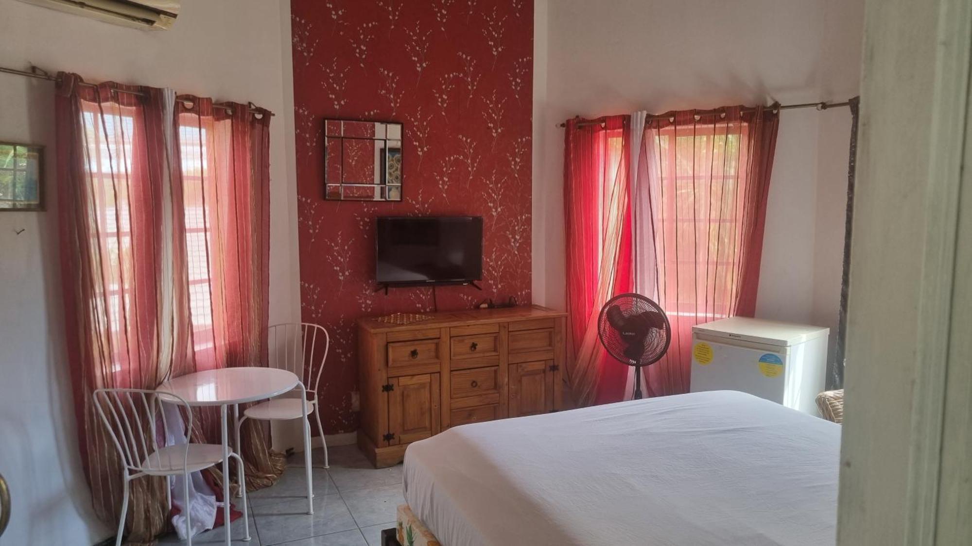 Little Savoy Guest House New Runaway Bay Kültér fotó